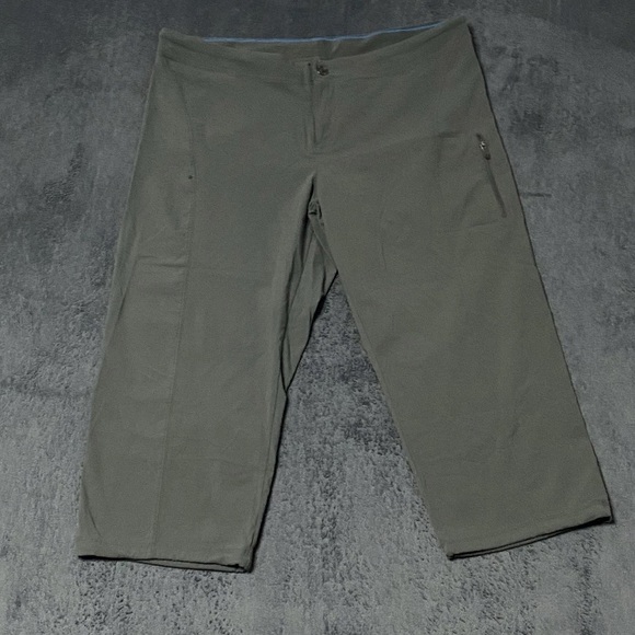 Columbia Pants - Columbia Just Right II Capri Pants Womens 12 Gray Omni-Shade UPF 50 Repellency